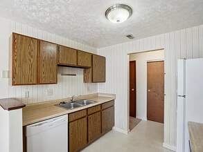 2050 Woodtrail Dr in Fairfield, OH - Foto de edificio - Building Photo