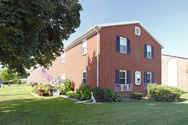 1745 Moore St in Fremont, OH - Building Photo - Building Photo