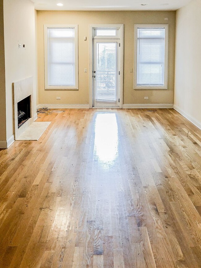 property at 2328 N Greenview Ave