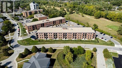 3180 Meadowbrook Ln in Windsor, ON - Building Photo - Building Photo