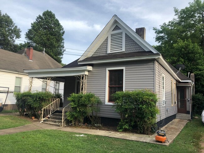 2053 Linden Ave, Apt 1, Unit 1