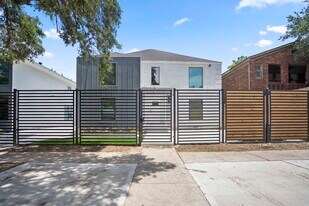 2407 Cleburne St in Houston, TX - Building Photo
