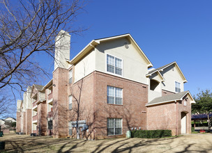 Parkside on the Creek in Euless, TX - Building Photo - Building Photo