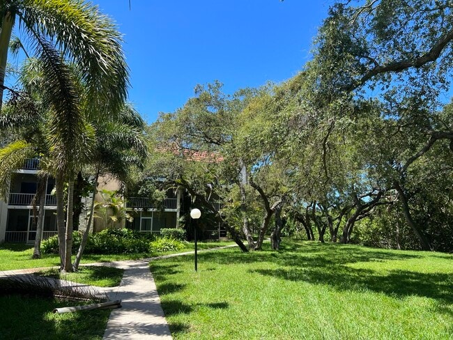640 NW 13th St in Boca Raton, FL - Building Photo - Building Photo