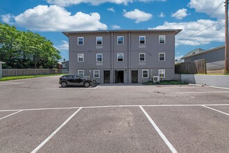 5825 Southwest LLC in St. Louis, MO - Building Photo - Interior Photo