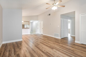 810 Grand Cayman Ct in Orlando, FL - Building Photo - Building Photo