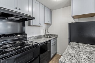 Valley Pines in Medford, OR - Foto de edificio - Building Photo