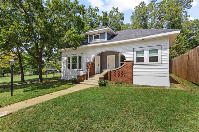 421 W Morton St in Denison, TX - Building Photo