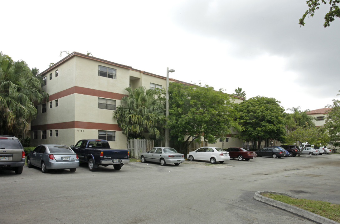 Sunpointe Apartments in Miami, FL - Building Photo