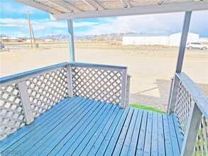 2220 W Bell Vista Ave in Pahrump, NV - Foto de edificio - Building Photo