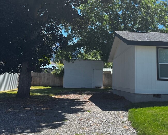805 Rose St in Cove, OR - Building Photo - Building Photo