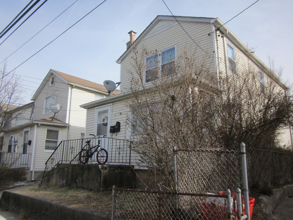 149 Louis Ave in Elmont, NY - Building Photo