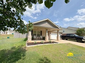 5418 E Brook Dr in Crestview, FL - Building Photo