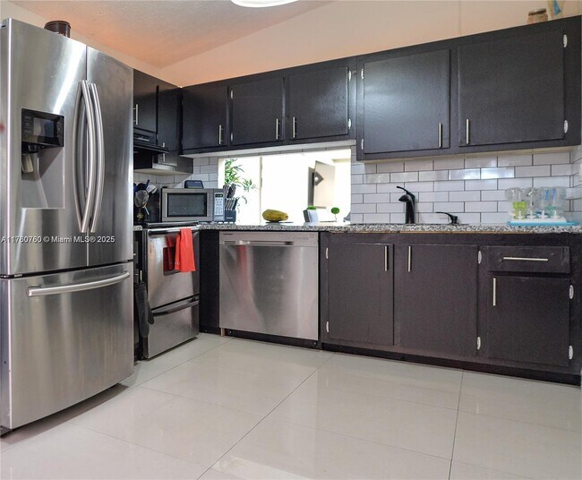 5701 Swordfish Cir in Tamarac, FL - Building Photo - Building Photo