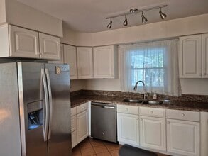 1171 Twisted Oak Ln in Buffalo Grove, IL - Building Photo - Building Photo