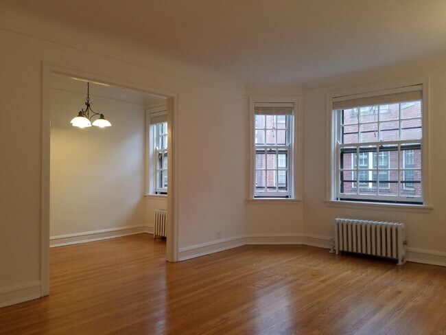 1639 W Touhy Ave, Unit 21-2S in Chicago, IL - Foto de edificio - Building Photo