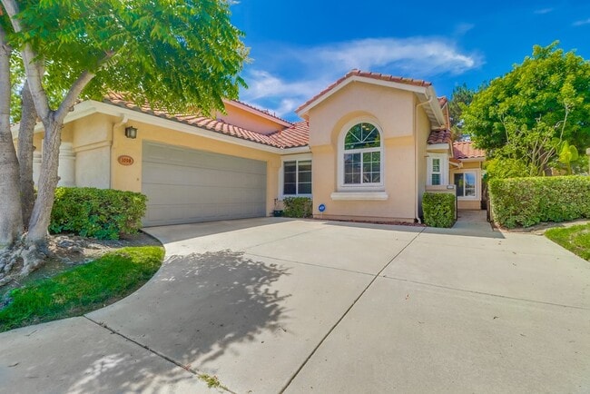 property at 1098 Torrey Pines Rd
