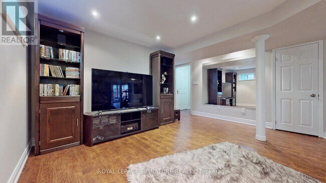 30 Knole Haven Dr in Aurora, ON - Building Photo - Building Photo