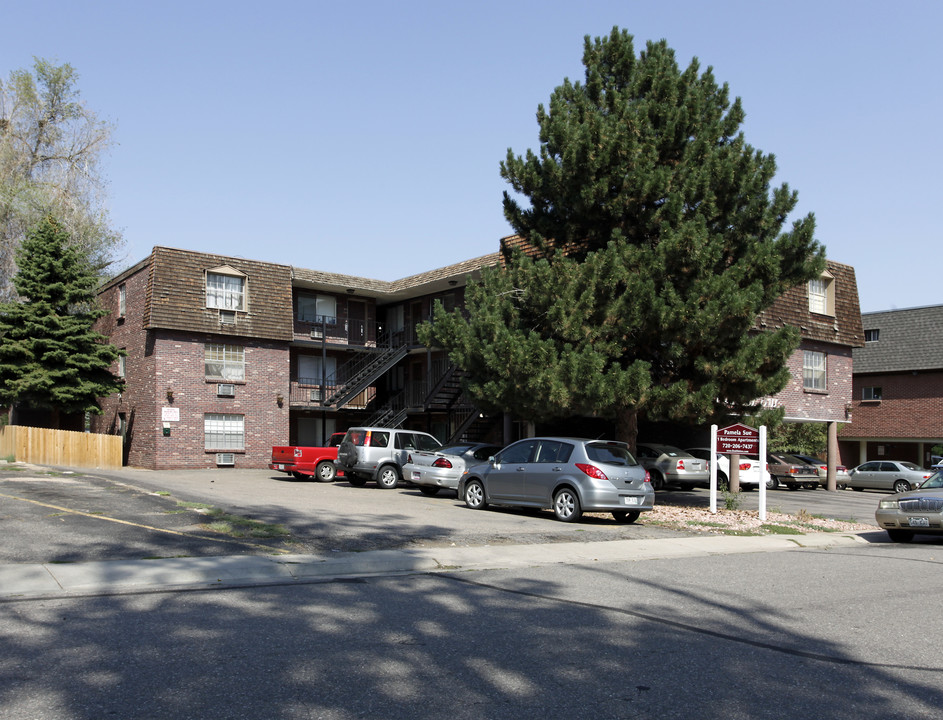 Pamela Sue Apartments in Englewood, CO - Foto de edificio