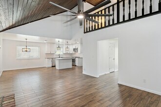 470 Brian Cir in Mary Esther, FL - Building Photo - Building Photo
