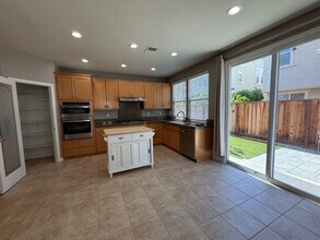 34178 Valle Dr in Union City, CA - Building Photo - Building Photo