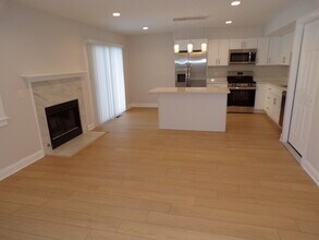 736 Eletson Dr in Crystal Lake, IL - Building Photo - Building Photo