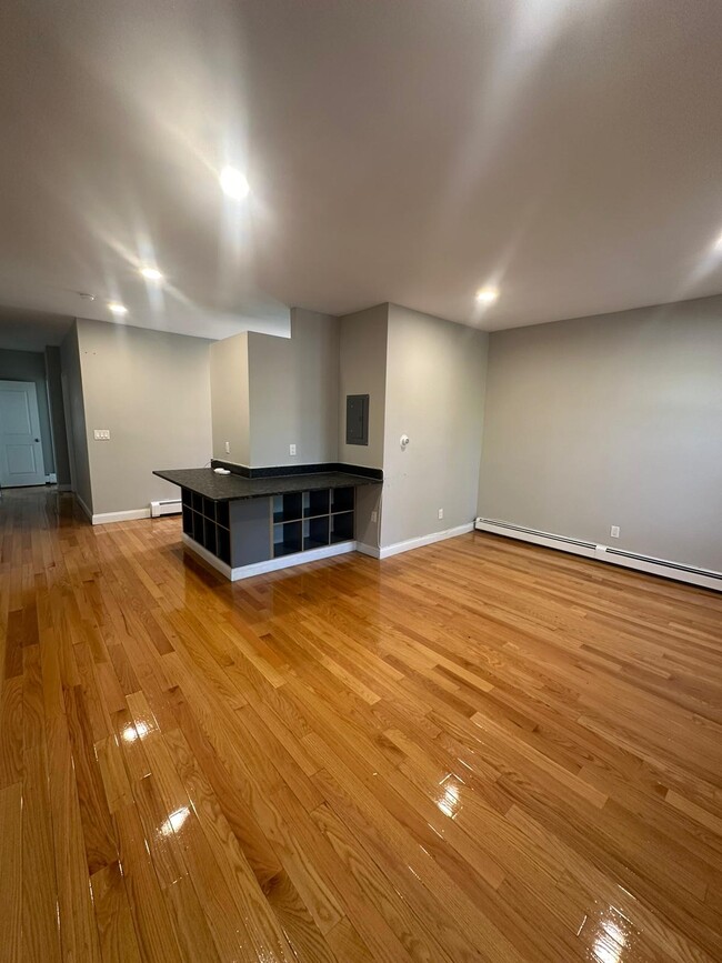 604 Chapel St, Unit 6