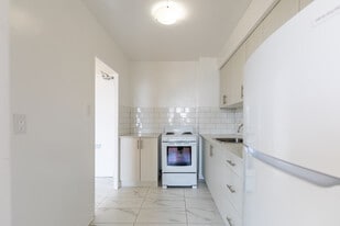 650 Parliament St in Toronto, ON - Building Photo