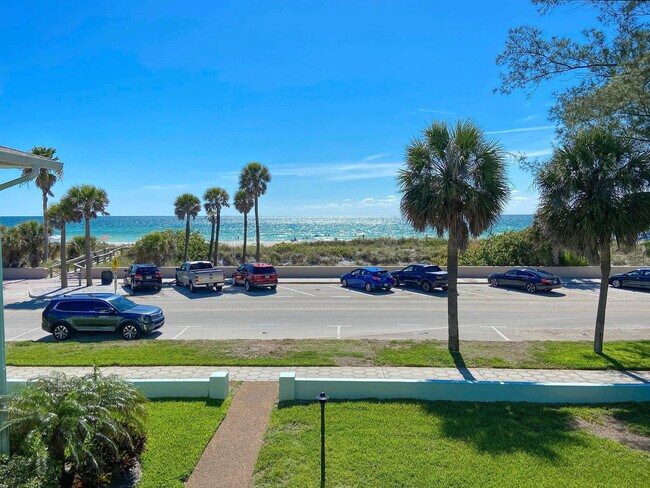 1701 Gulf Way in St Pete Beach, FL - Building Photo - Building Photo