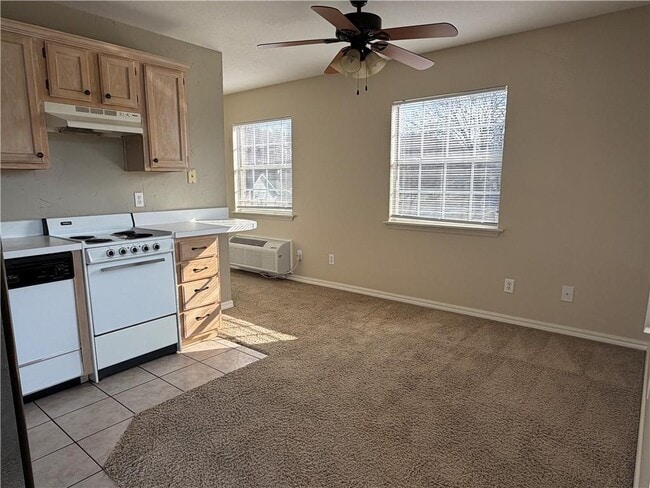 800 W Tahlequah St in Siloam Springs, AR - Building Photo - Building Photo