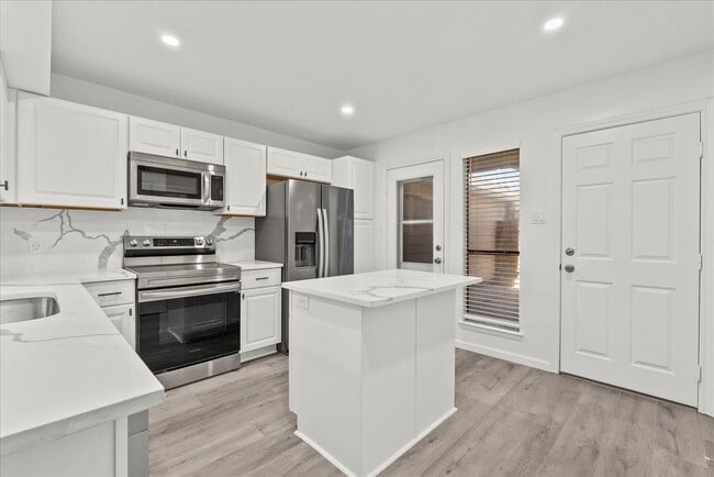 16532 Holly Trail Dr