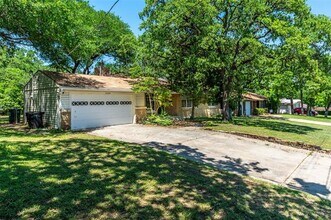5305 Morris Ave in Fort Worth, TX - Foto de edificio - Building Photo