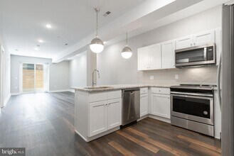 45 W Haines St, Unit 202 in Philadelphia, PA - Foto de edificio - Building Photo