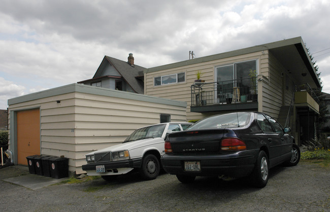 310 N 72nd St in Seattle, WA - Foto de edificio - Building Photo