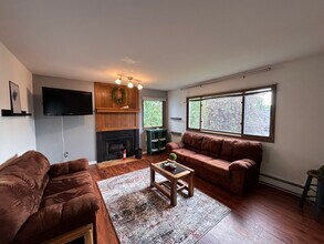1660 Eastridge Dr, Unit Eastridge Dr #301 in Anchorage, AK - Building Photo - Building Photo