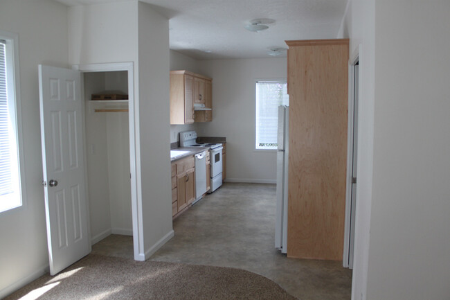 1940 Emerald Alley, Unit #1 in Eugene, OR - Foto de edificio - Building Photo