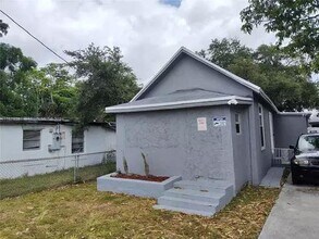 1021 NW 8th St in Hallandale Beach, FL - Building Photo - Building Photo