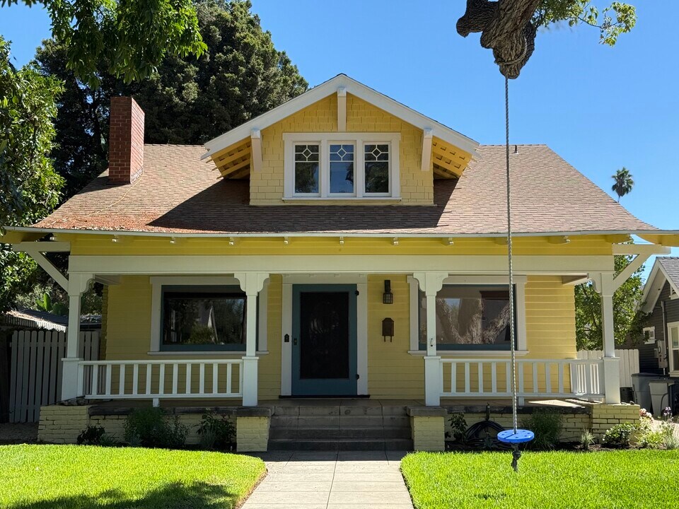 2020 Milan Ave in South Pasadena, CA - Foto de edificio
