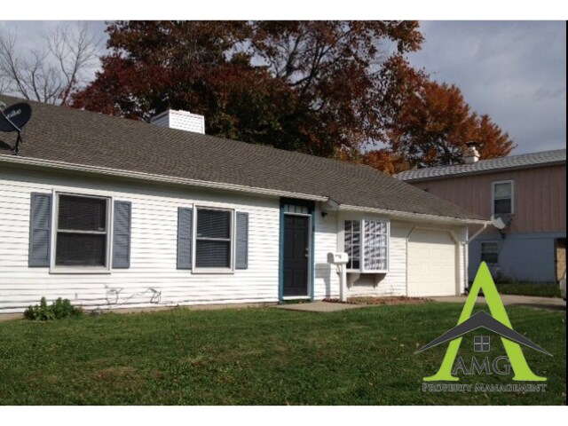8302 Laughlin Dr in Indianapolis, IN - Foto de edificio