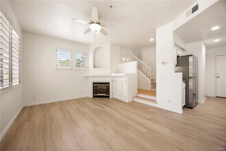 2479 Sunningdale Dr in Tustin, CA - Building Photo - Building Photo
