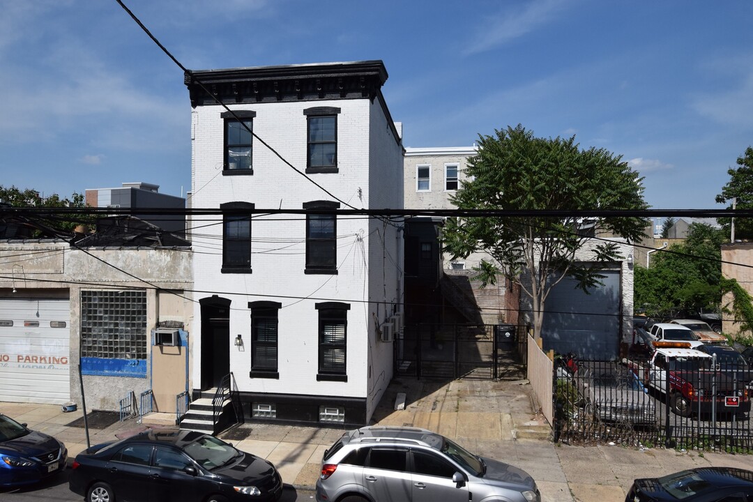 2121 E Dauphin St in Philadelphia, PA - Building Photo