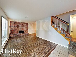 7505 Evergreen Dr in Watauga, TX - Foto de edificio - Building Photo
