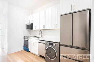 847 Knickerbocker Ave in Brooklyn, NY - Building Photo - Building Photo