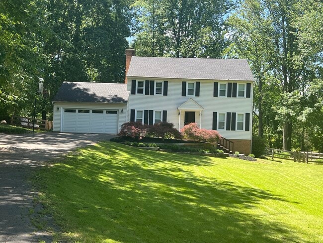 property at 7204 Woods Edge Ct