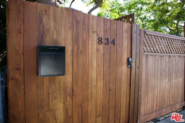 834 Indiana Ave in Los Angeles, CA - Building Photo - Building Photo