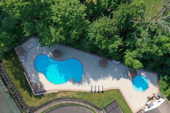 Newpointe Apartments in Warrington, PA - Foto de edificio - Building Photo