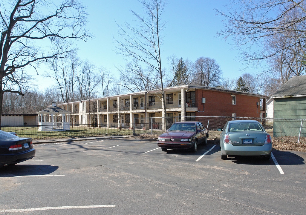 Woodside Apartments in East Hartford, CT - Foto de edificio