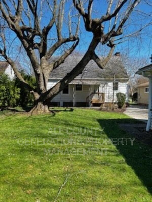 6558 Lawnwood Ave in Parma Heights, OH - Building Photo - Building Photo