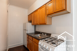 4651 N Paulina St, Unit 403 in Chicago, IL - Building Photo
