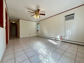 46 Forrest Ave in Shirley, NY - Building Photo - Building Photo